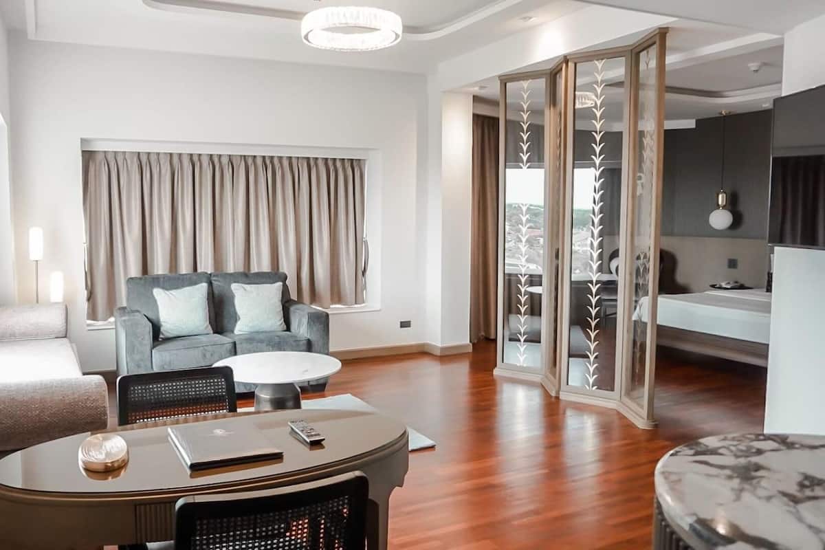 Modern Siam Suite Room | มินิบาร์, ตู้นิรภัยในห้องพัก, ผ้าม่านกันแสง, ห้องเก็บเสียง