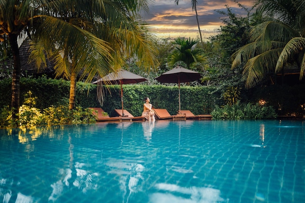 2 outdoor pools, open 8:00 AM to 8:00 PM, pool loungers