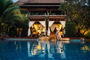 2 outdoor pools, open 8:00 AM to 8:00 PM, sun loungers