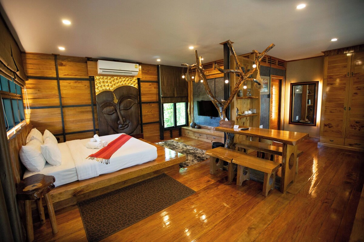 Family Tropical House | Minibar, in-room safe, desk, individually decorated