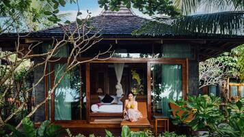 Oriental Beach Front View Villa | Terrasse/Patio