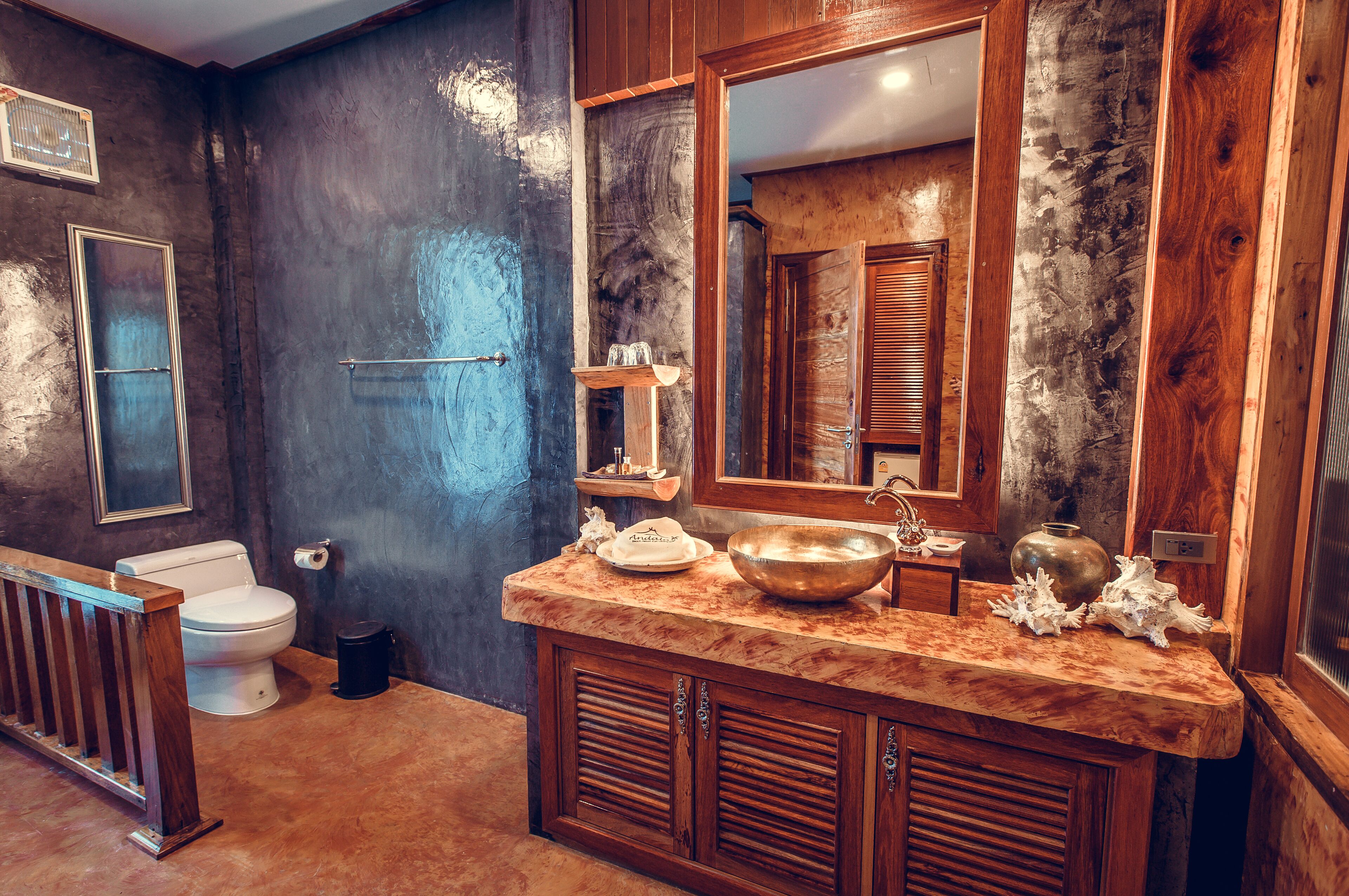 grand quadruple room | bathroom sink