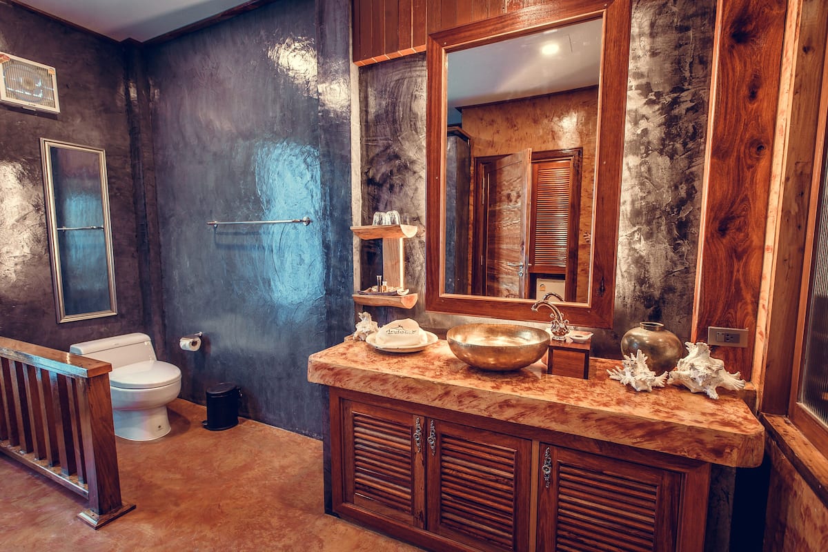 grand quadruple room | bathroom sink