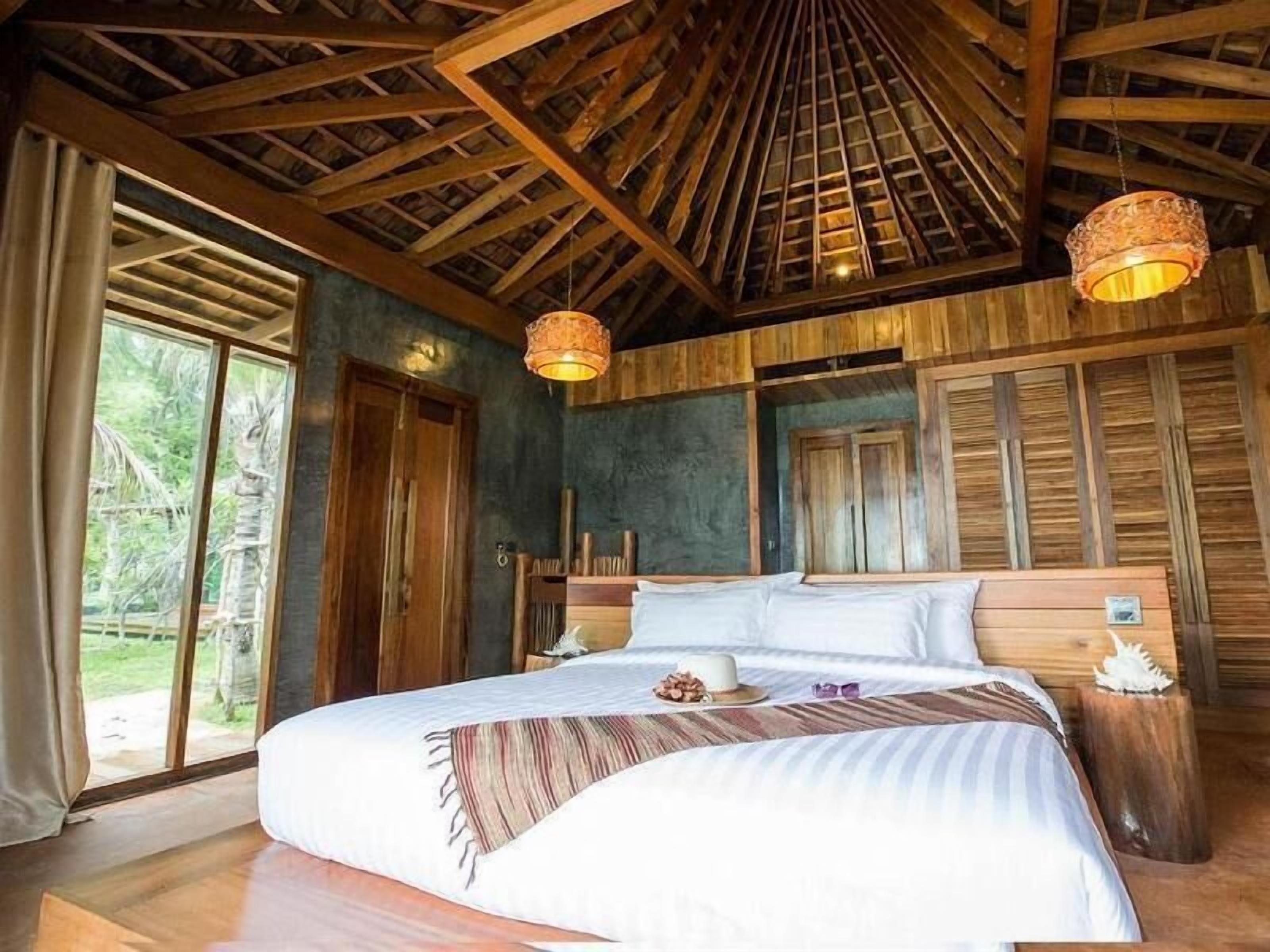 Premium bedding, minibar, in-room safe, individually decorated