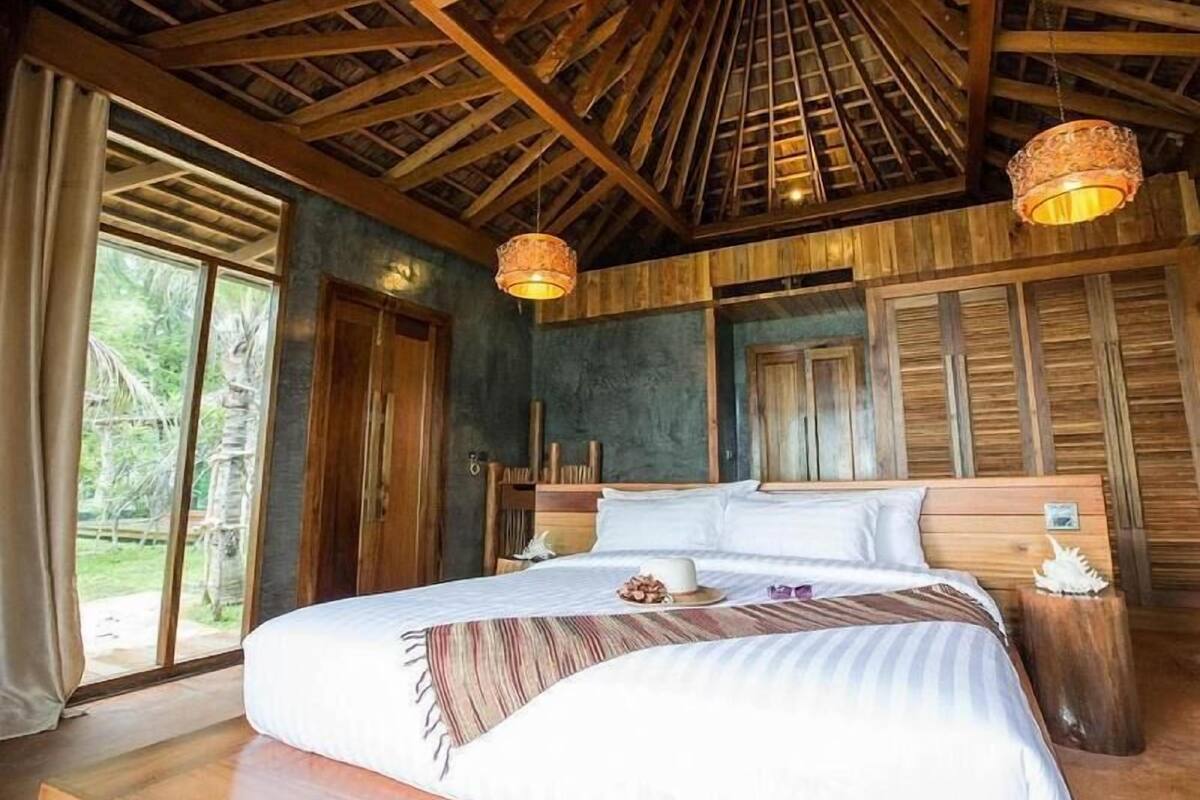 Premium bedding, minibar, in-room safe, individually decorated