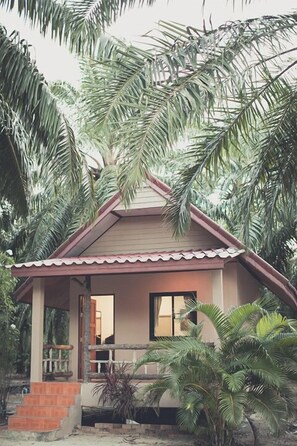 Bungalow Palm Garden