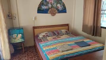 Superior Bungalow with Fan | ตู้นิรภัยในห้องพัก, โต๊ะทำงาน, Wi-Fi ฟรี, ผ้าปูที่นอน