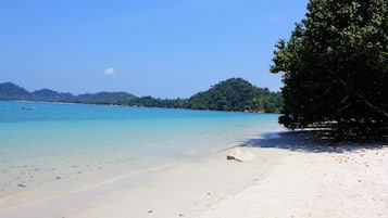 Playa privada y kayaks