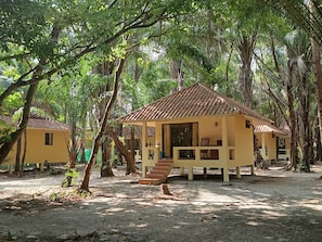 Superior Bungalow with Fan | In-room safe, desk, free WiFi, bed sheets - Buffalo Bay Vacation Club (Ranong)