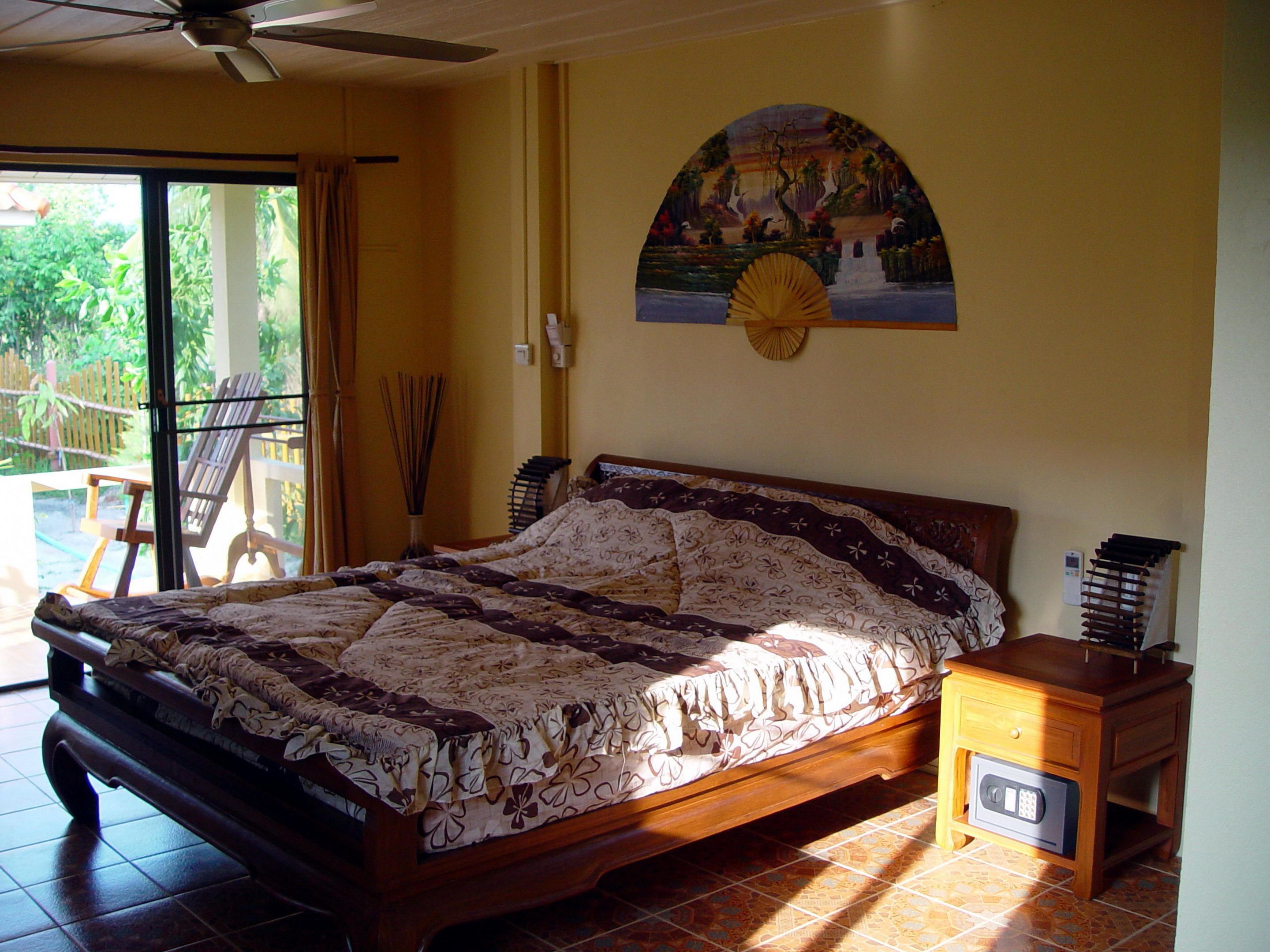 Deluxe Bungalow with Air-Con | Fasilitas kamar