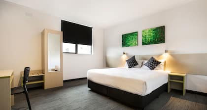 Nightcap at St Albans Hotel