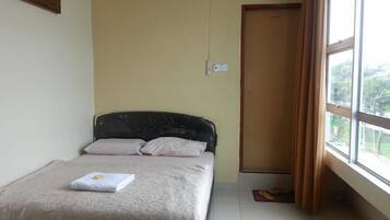 Desk, iron/ironing board, rollaway beds, free WiFi