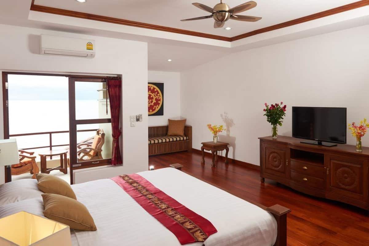 Ropa de cama de alta calidad, camas con pillow-top y minibar