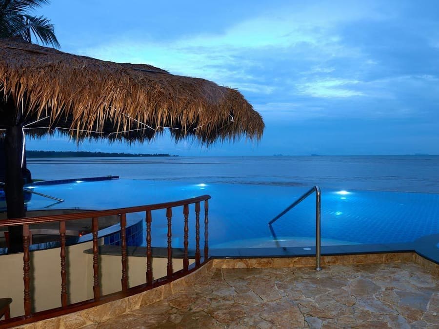 Outdoor pool, pool umbrellas, sun loungers