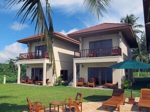 Terrace/patio - Sara Beachfront Boutique Resort (Pathio)