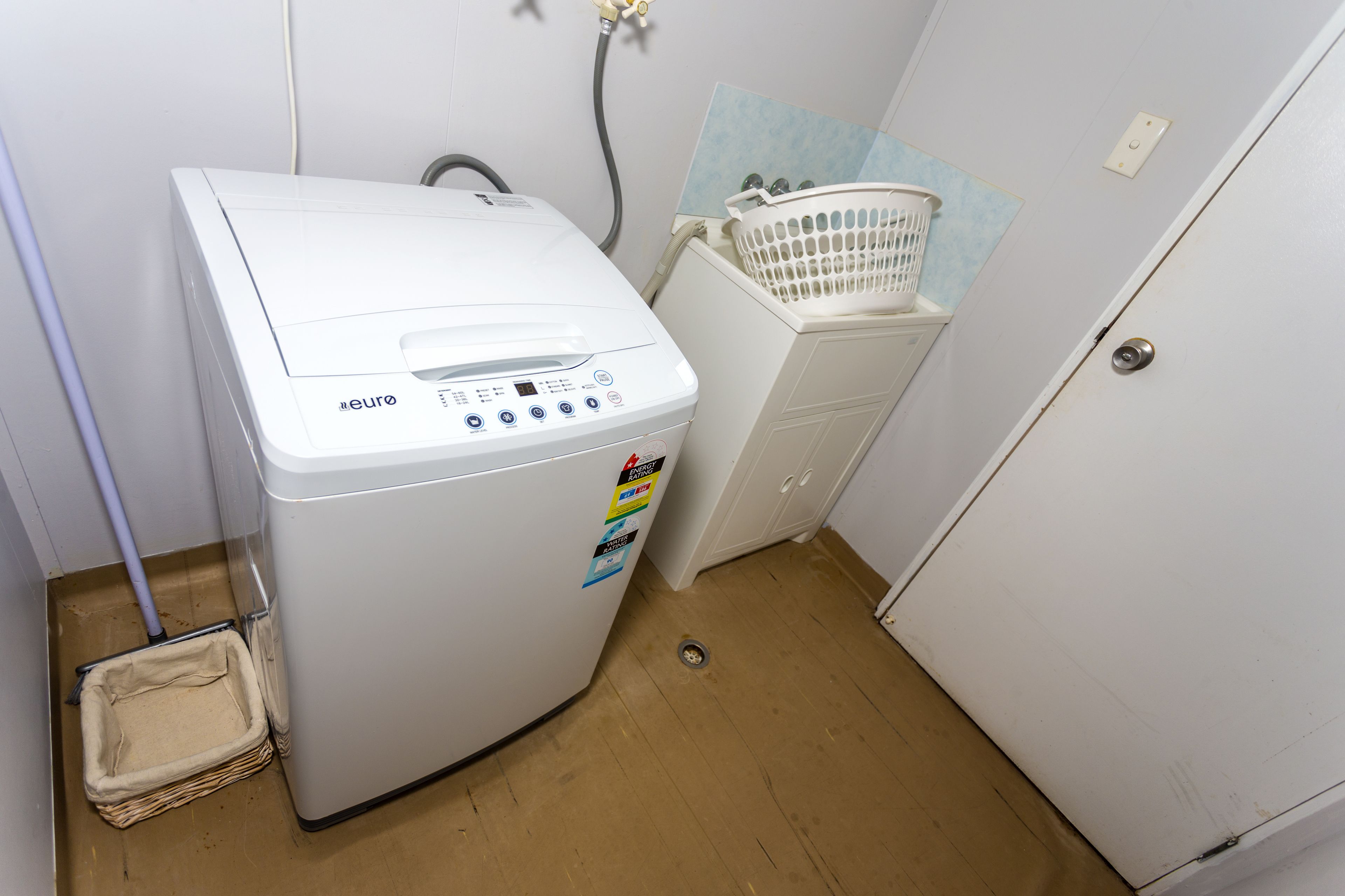 family house, 2 bedrooms, kitchen | laundry