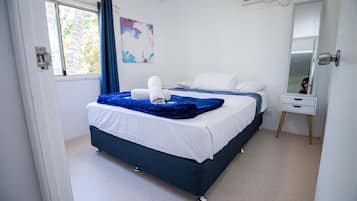 Casa familiar, 2 habitaciones, cocina | Tabla de planchar con plancha, cunas, camas extra y ropa de cama