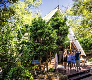 A Frame House | Courtyard view - Great Keppel Island Hideaway (The Keppels)