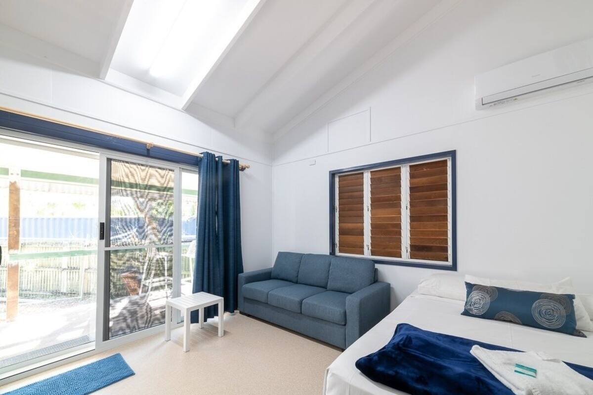 standard studio | iron/ironing board, cots/infant beds, rollaway beds, bed sheets