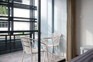 Family Room | Een bureau, gratis wifi