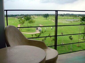 A room with a view of a golf course. - Uniland Golf & Resort (Nakhon Pathom)