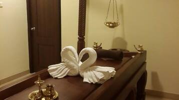 Steam room, body treatments, aromatherapy, deep-tissue massages