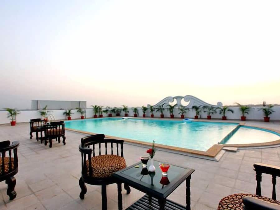 حمّام سباحة خارجي