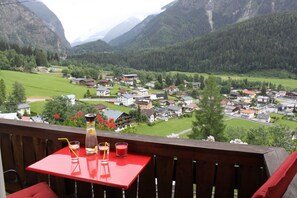 Panoramic-Apartment, 1 Schlafzimmer, Balkon, Bergblick | Balkon