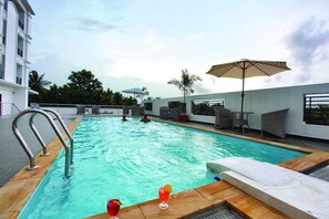 Outdoor pool - Hotel Dewland (Kunnathunad)