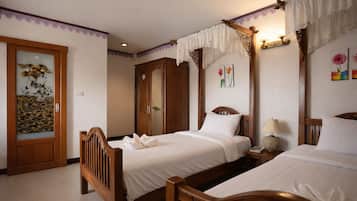 Superior Twin Room | Hypo-allergenic bedding, minibar, desk, free WiFi