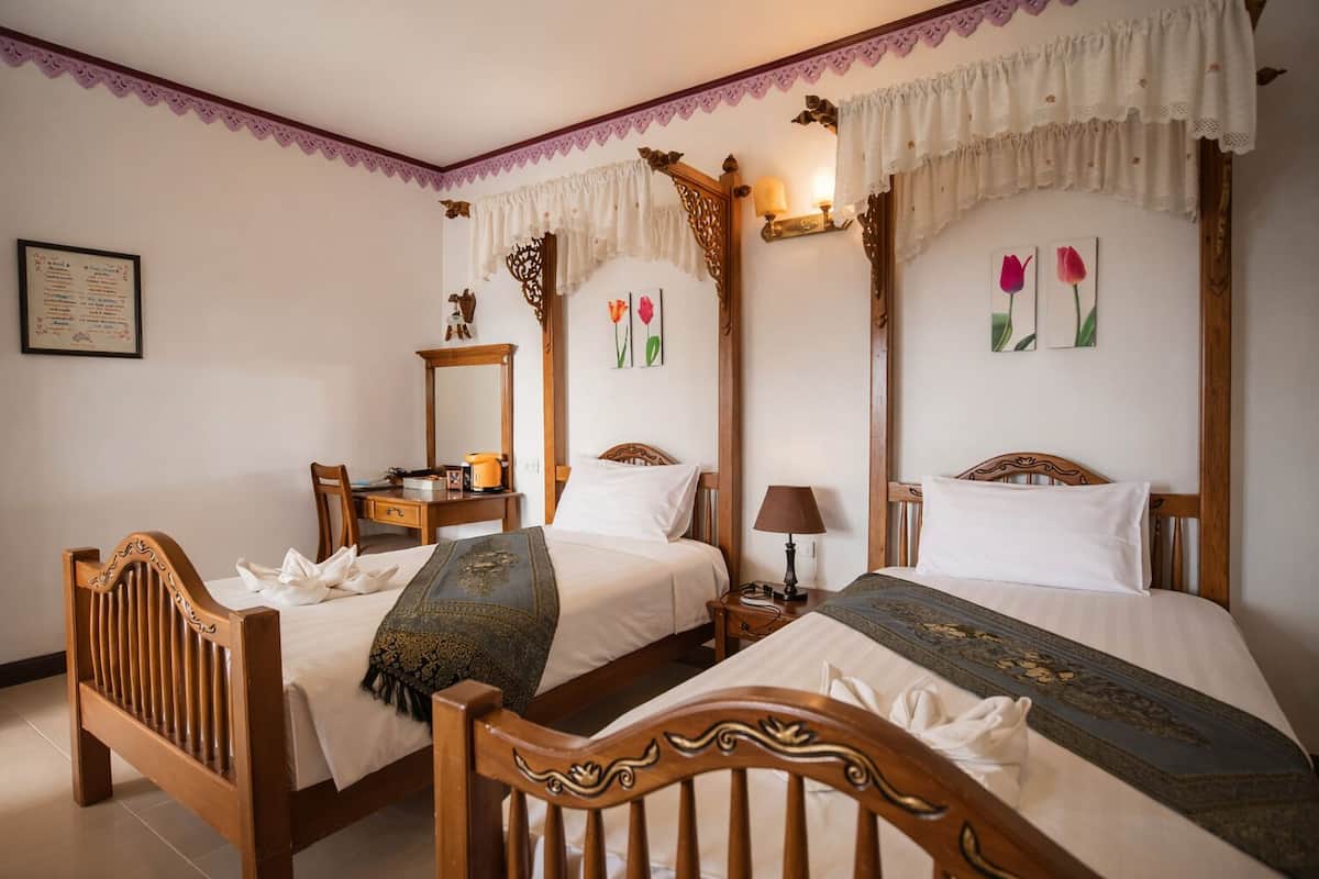 Penthouse Twin Room | 低過敏寢具、迷你吧、書桌、免費無線上網