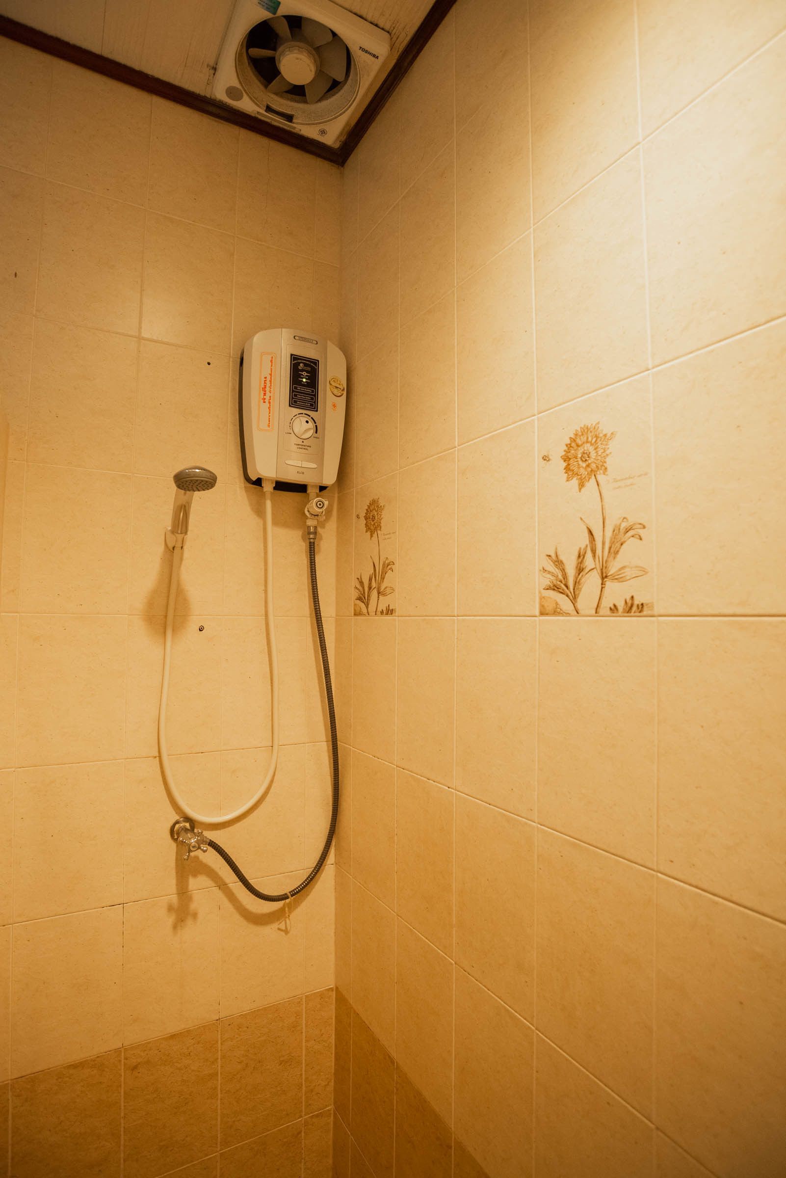superior twin room | bathroom | shower, free toiletries, bidet, towels