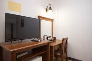 Standard Double Room (No Window) | Hypo-allergenic bedding, minibar, desk, free WiFi - Ban Aothong Hotel (Trang)