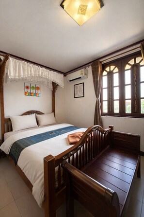 Standard Double Room | Hypo-allergenic bedding, minibar, desk, free WiFi - Ban Aothong Hotel (Trang)