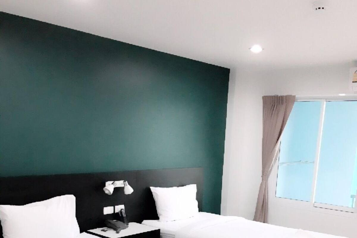 Twin Room | 書桌、免費無線上網