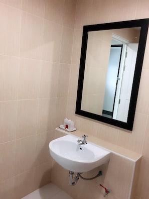 Douche, serviettes fournies