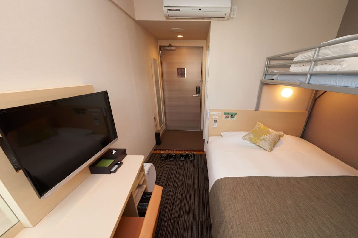 Desk, soundproofing, iron/ironing board, free WiFi