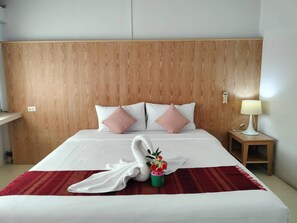 Deluxe Double Room | Premium bedding, desk, soundproofing, free WiFi - S2S Queen Trang Hotel (Trang)