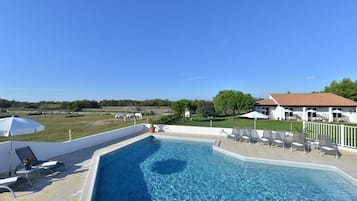 Outdoor pool, pool loungers