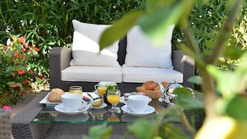 Desayuno buffet todos los días (con cargo)
