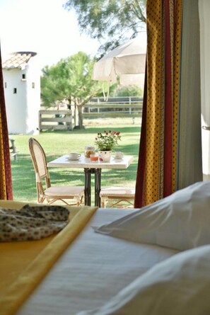 Hypo-allergenic bedding, in-room safe, desk, soundproofing - Hôtel Mas de la Grenouillère (Saintes-Maries-de-la-Mer)