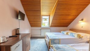 Kamar Triple | Brankas, setrika/meja setrika, dan tempat tidur bayi gratis