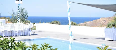 Premium bedding, in-room safe, desk, soundproofing