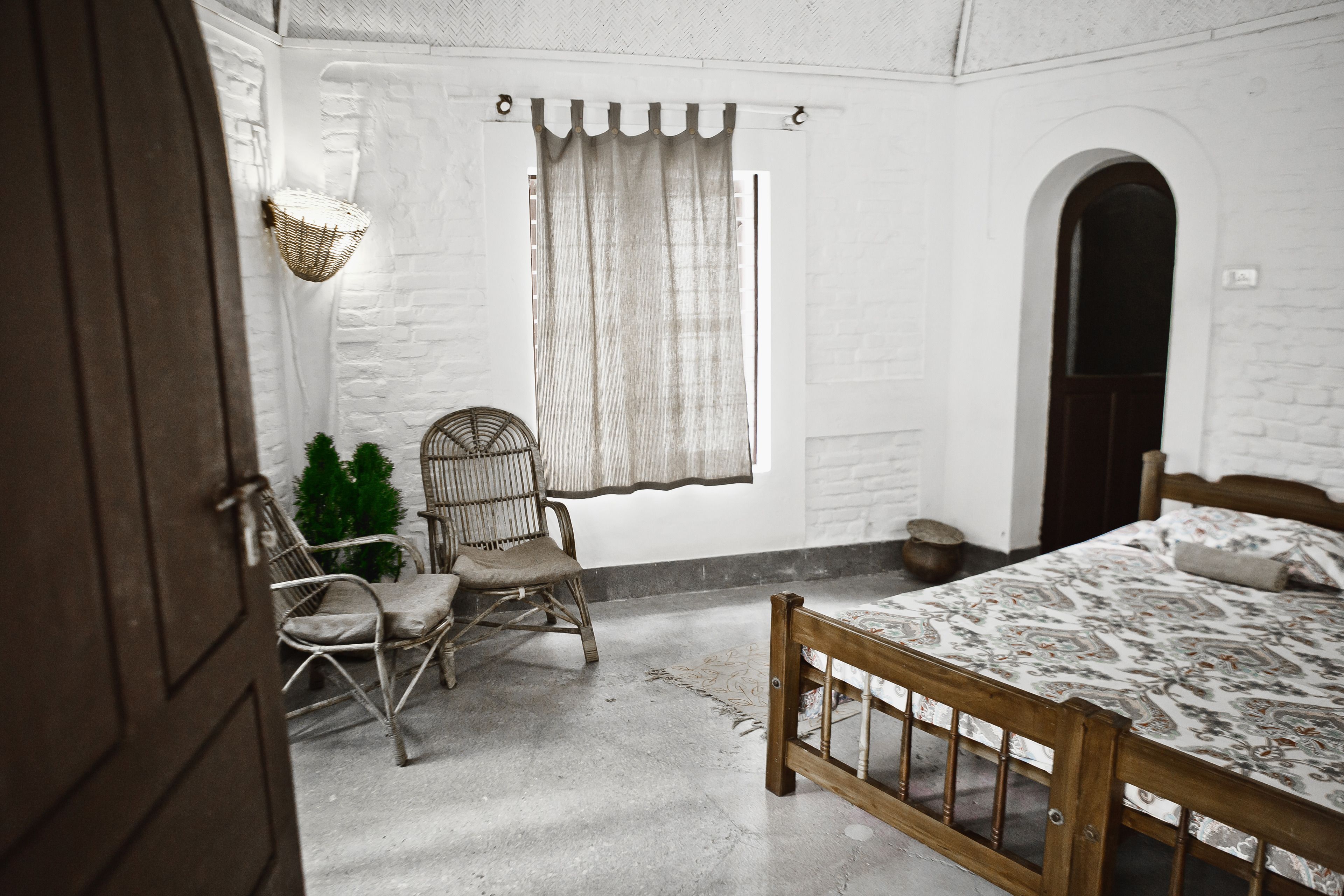 deluxe room, 1 double bed | in-room safe, iron/ironing board, rollaway beds, free wifi