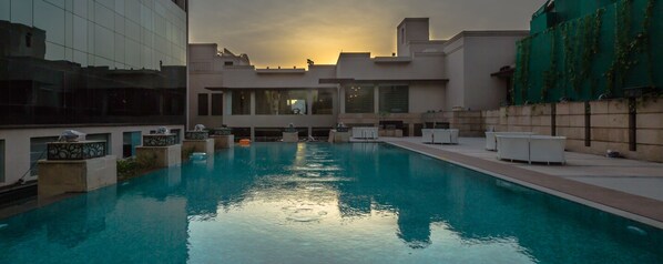 Outdoor pool - Orana Hotels And Resorts (New Delhi)