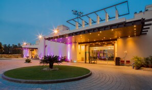 Porch - Orana Hotels And Resorts (New Delhi)