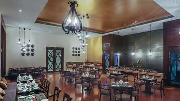 Breakfast (INR 450 per person)