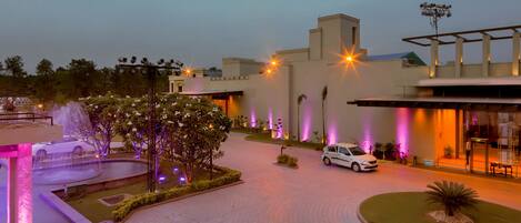 Façade de lâhĂ©bergement - soirĂ©e/nuit