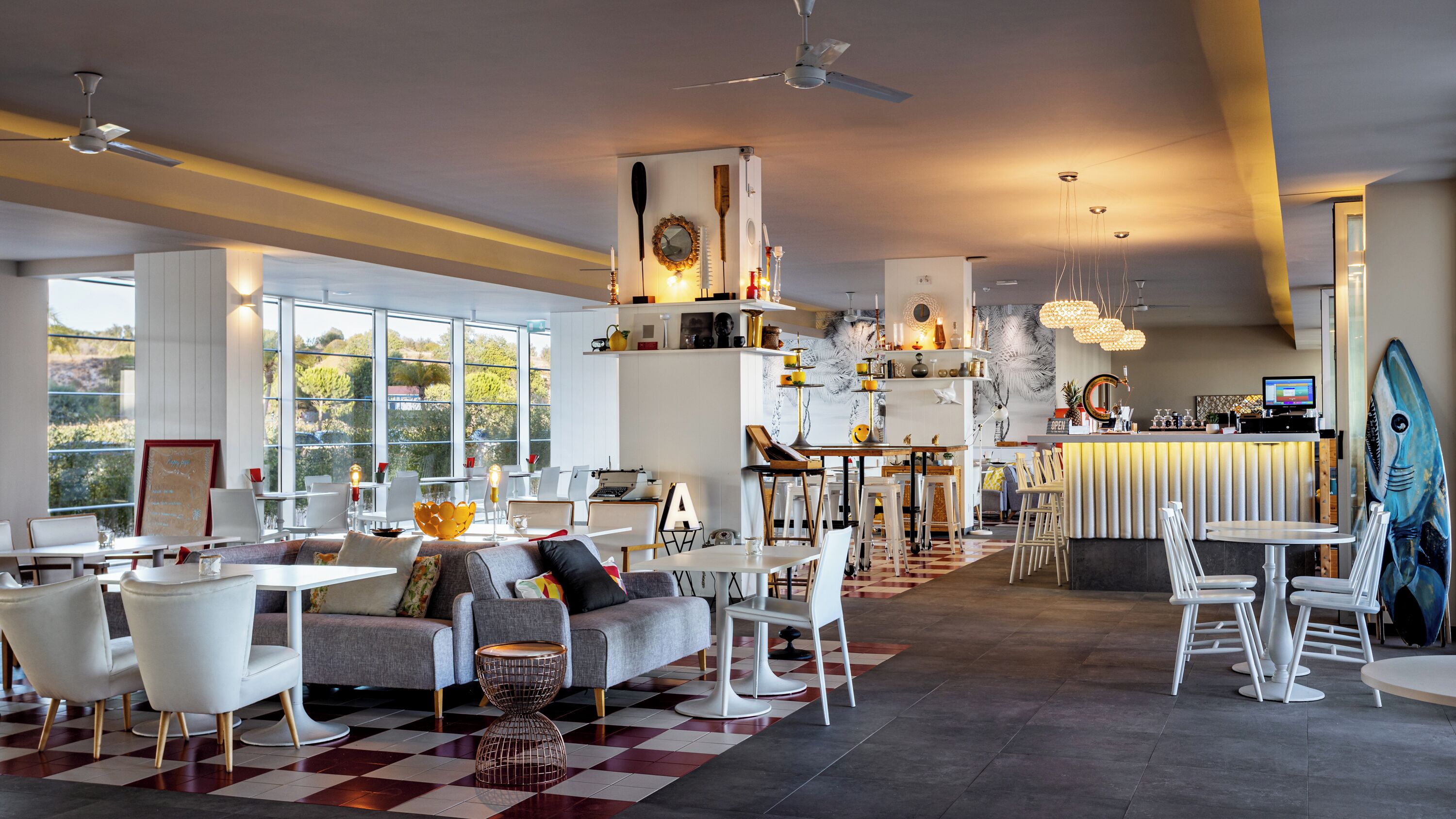 breakfast, lunch and dinner served