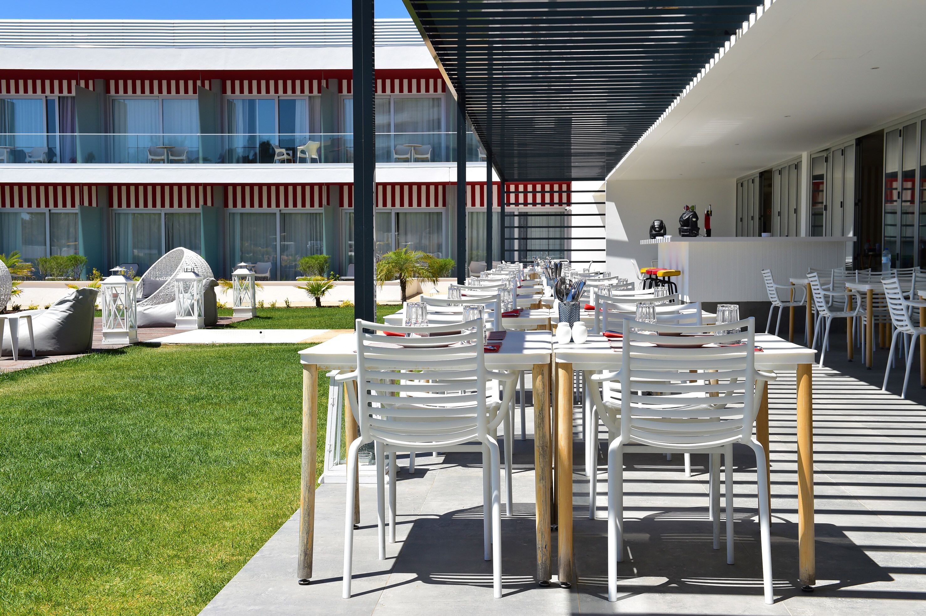 breakfast, lunch and dinner served